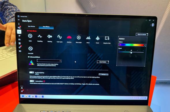 ASUS ROG Zephyrus G16 - Galerie foto: ASUS-ROG-Zephyrus-G16-OLED_044.jpg