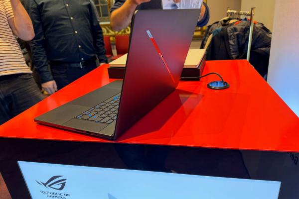 ASUS ROG Zephyrus G16 - Galerie foto