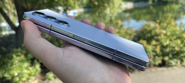 Samsung Galaxy Z Fold6 ar primi ramă din titaniu; Va cântări mai puțin și ar avea doar 11mm în talie datorită acestui material ușor și rezistent (Zvon)