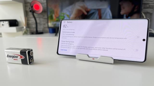 <b>Ce aplicații consumă bateria telefonului cel mai rapid? Iată topul DxOMark</b>Nu ştiu dacă ştiţi, dar pe 18 februarie a fost Ziua Internaţională a Bateriei şi pentru a o sărbători, cei de la DxOMark au pus de un top cât se poate de interesant. E vorba despre clasamentul aplicaţiilor care consumă cea mai multă