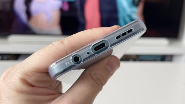 <b>Motorola Moto G34 5G: Conectivitate 5G pe care te poţi baza</b>Motorola Moto G34 5G este cel mai ieftin telefon 5G lansat în 2024, cel puţin dintre cele testate de noi. Vine cu două sloturi nano SIM, are suport Wi-Fi a/b/g/n/ac, dar şi Bluetooth 5.2. Aduce şi GPS, Galileo, Glonass, BDS şi QZSS pentru poziţionare