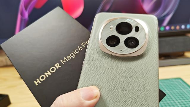 <b>Honor Magic6 Pro Unboxing şi impresii: telefonul ideal pentru EURO 2024 şi Jocurile Olimpice de la Paris</b>Honor Magic6 Pro a sosit în sfârşit în Europa, după ceva aşteptare şi teasere şi este flagship-ul celor de la Honor pe anul în curs. Ca atare adună tot ce e mai nou şi mai bun de la compania chineză, de la o cameră cu zoom până la 100X 