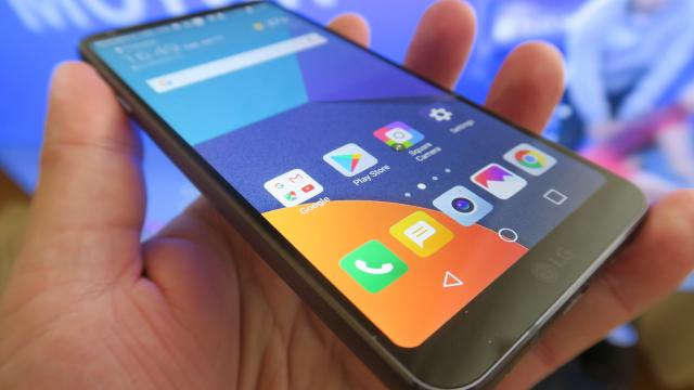 <b>LG G7 ar urma să debuteze în luna martie, nu va ajunge la MWC 2018</b>Odată cu veştile despre posibila amânare a procesorului Qualcomm Snapdragon 845 apare şi perspectiva amânării unor flagship-uri. Azi aflăm că LG G7 ar putea să nu fie gata pentru un debut la MWC 2018, la finalul lunii viitoare.