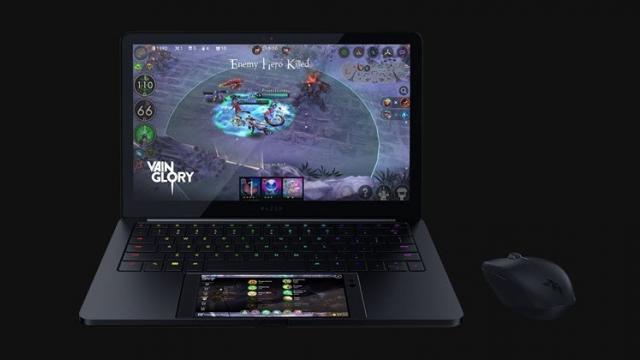 <b>Project Linda este un concept inedit prin care Razer Phone se transformă în notebook</b>Din partea companiei de gaming Razver vedem în acest an adus la CES și conceptul Razer Project Linda. Acesta este un soi de evoluție a lui ASUS PadFone, de această dată dock-ul fiind un notebook în toată regula în care se va integra