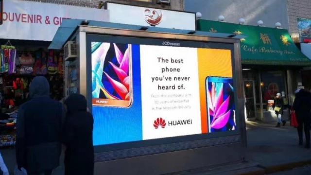 <b>Huawei pierde contractul cu Verizon şi AT&T; Autorităţile SUA împiedică parteneriatul cu operatorii locali</b>Încă o dată cei de la Huawei sunt lăsați cu buza umflată în SUA acolo unde autoritățile au interzis operatorilor locali încheierea de parteneriate cu firma chineză și asta pe seama temerii de spionaj. Trebuia ca flagship-ul Mate 10 Pro să se lanseze