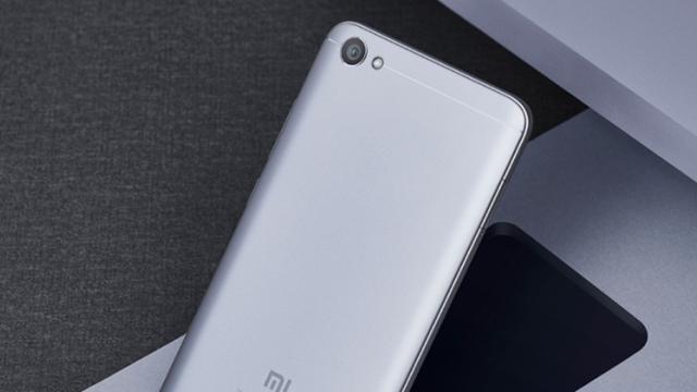 <b>Xiaomi Redmi Note 5A are un super preț pe Lightinthebox.com; vine cu ecran de 5.5 inch și 2 GB RAM</b>Continuă promoțiile pe site-ul Light in the box și astăzi avem o ofertă tare atractivă pentru phablet-ul Xiaomi Redmi Note 5A, telefon cu ecran de 5.5 inch și dotări bunicele care poate fi al vostru pentru sub 100 dolari și asta cu TVA inclus