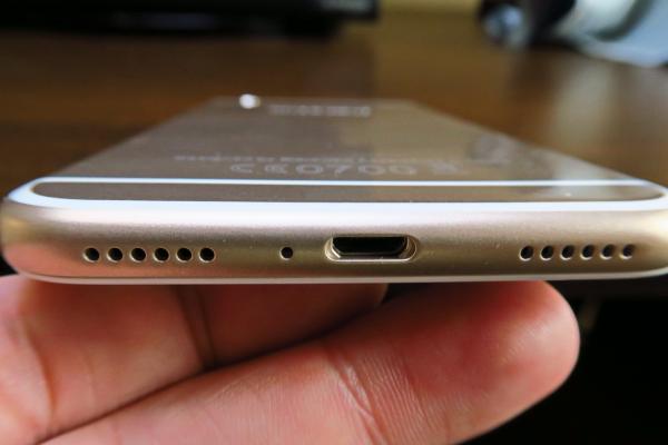 Blackview Ultra Plus: Multimedia cu difuzor de calitate, căşti pe care le puteţi ignora