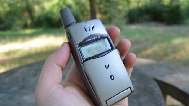 <b>Ericsson T29s RetroReview: baterie dublată faţă de predecesor, WAP şi flip cu drag din negura timpului (Video)</b>Mobilissimo.ro aruncă o privire retrospectivă asupra lui Ericsson T29s, telefon al anului 2001 şi un model elegant cu clapetă. Terminalul îşi păstra antena şi aducea îmbunătăţiri faţă de T28s, mai mult decât dublând durata de viaţă a bateriei
