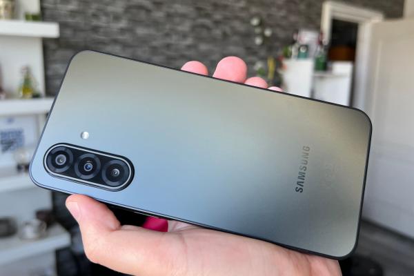 Samsung Galaxy A17 5G: Design cu facelift minor versus predecesor, dar cu talie mai redusă