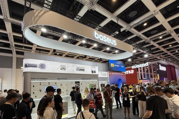 IFA 2025: Turul standului Baseus - cu ochii pe noile lor căşti, camere de securitate cu alimentare solară