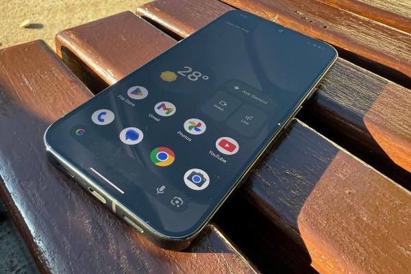 Google Pixel 10 Pro XL: OS, UI, aplicaţii cu un Android 16 care îţi face viaţa mai uşoară prin AI