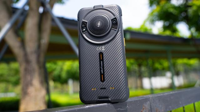 <b>Ulefone lansează RugKing, un telefon robust cu boxă de 126 dB și baterie de 9600mAh; preț promoțional de lansare: 150 dolari</b>RugKing este noul model anunțat de Ulefone în gama sa de telefoane robuste. Dispozitivul este promovat ca fiind orientat spre utilizatorii care au nevoie de un telefon rezistent, dar cu specificații decente și un preț accesibil. Terminalul va fi disponibi