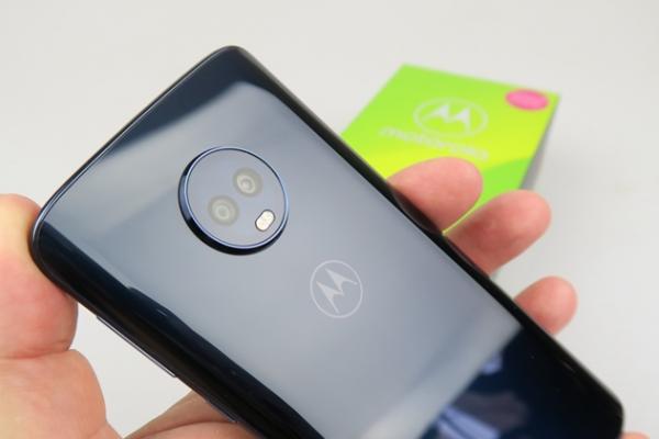 Motorola Moto G6 Plus Unboxing: între cameră Dual Pixel şi corp din sticlă arătos (Video)
