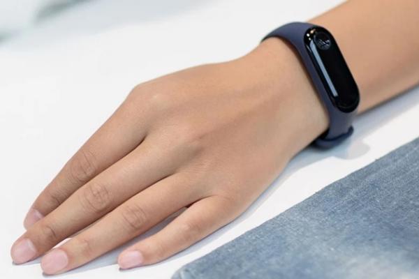 Brățara fitness Xiaomi Mi Band 3 disponibilă la vânzare pe Cafago! Avem cod de reducere pentru voi!