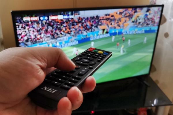 Verdict: DA; Televizorul NEI 40NE6000 cu diagonală de 101 cm (40 inch), Ultra HD, merită cei 1.049 lei
