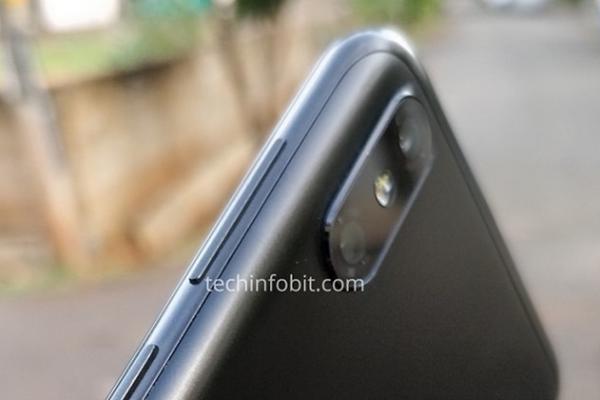 Moto One apare în noi fotografii hands on; Acum vedem şi spatele terminalului cu breton de la Motorola