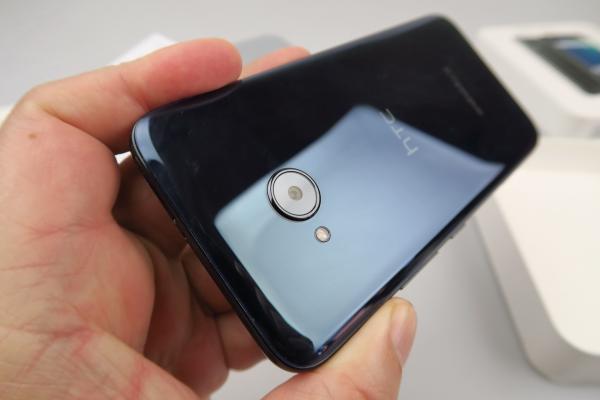 HTC U11 Life: Baterie bună de seriale, utilizarea continuă nu e concludentă