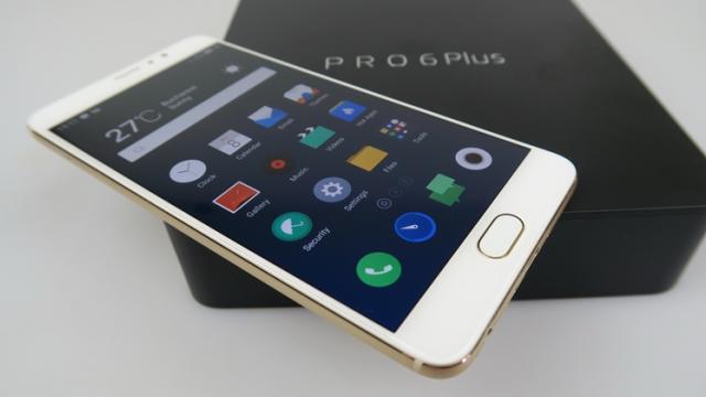 <b>Meizu Pro 6 Plus Unboxing: primul telefon Meizu de la Mobilissimo vine cu bliţ cu 10 LED-uri (Video)</b>Pe masa noastră de teste și-a făcut apariția de curând și smartphone-ul Meizu Pro 6 Plus, un terminal din zona phablet-urilor care se livrează într-o carcasă metalică subțire. Avem parte de specificații hardware atractive și de o cameră ce sună 