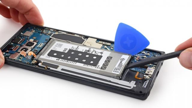 <b>O baterie de 4000 mAh este așteptată pe Galaxy Note 9; Avem și un soi de confirmare</b>Se tot vorbește în ultima vreme despre bateria ce va fi integrată la bordul phablet-ului Samsung Galaxy Note 9, o unitate ce va marca o creștere serioasă raportată la cea oferită în momentul de față pe Note 8. Dacă inițial se specula pe seama