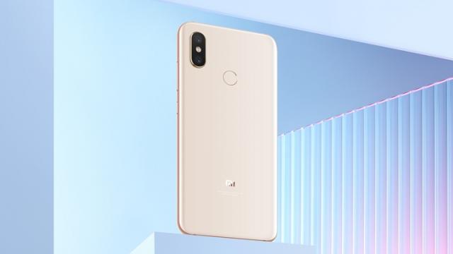 <b>Preț și disponibilitate Xiaomi Mi 8 în România</b>Mijlocul lunii iunie ne aduce iată și prima listare de pe plan local a smartphone-ului Xiaomi Mi 8, unul dintre flagship-urile ce se bat pentru titlul de cel mai accesibil model cu cipset Snapdragon 845. Pe listă se mai află ZenFone 5Z și OnePlus 6