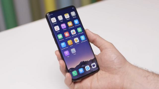 <b>Oppo Find X dezvăluit complet înainte de lansare; Vine cu cel mai cool feature al unui telefon din ultimii ani! (Video)</b>Deși lansarea smartphone-ului Oppo Find X este programată abia pentru această seară la ora 21:45 (ora României), iată că publicația The Verge dezvăluie totul despre noul telefon, având exclusivitate asupra sa. Descoperim și noi ce rezervă