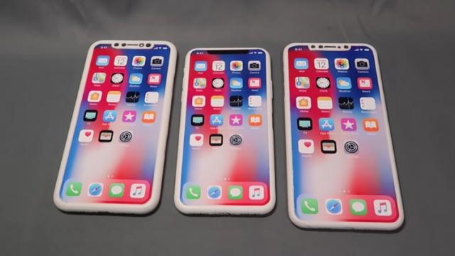 <b>iPhone X Plus în varianta machetă este comparat cu iPhone X! Vedem și variantele noi de 5.8 inch și 6.1 inch</b>Am ajuns la acel punct din sezonul leak-urilor de iPhone 2018 în care primim machete pentru aceste noi dispozitive. Astăzi vedem primele astfel de unități prin intermediul unui material video în care sunt comparate cu nimeni altul decât iPhone X 