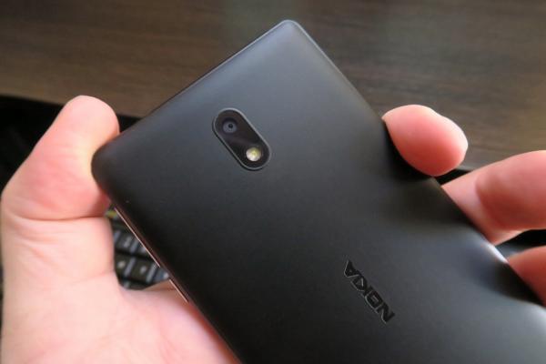 Nokia 3: Cameră bună ziua, tine cu dinţii de tradiţie