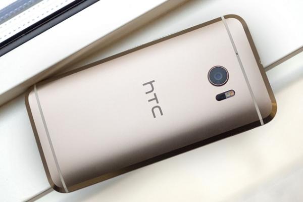 Cel mai bun preț de pe plan local pentru HTC 10 este de 1699 lei! Vine în varianta cu 32 GB stocare pe auriu!
