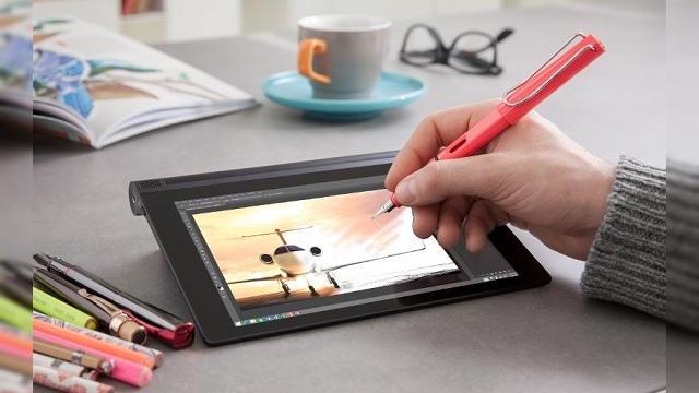 <b>CES 2015: Lenovo anunță tableta Yoga Tablet 2 ce vine cu Windows 8.1 și tehnologia AnyPen</b>Pe lângă smartphone-urile Vibe X2 Pro și P90, Lenovo a lansat astăzi și varianta cu Windows 8.1 a tabletei Yoga Tablet 2, device ce aduce la pachet și tehnologia AnyPen prin care orice obiect metalic sub forma unui pix poate fi utilizat pe post de...