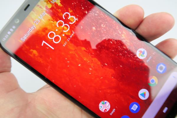 Nokia 8.1: Display la limita luminozităţii acceptabile, OK la culori