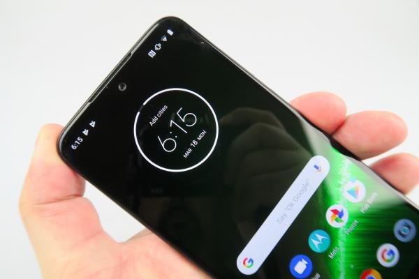 Motorola Moto G7 Plus: Conectivitate de flagship, sau chiar peste