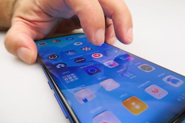 Honor View 20: Benchmark-uri de top 10, la bătaie cu celelalte modele cu Kirin 980