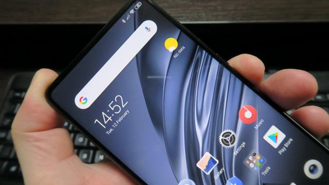 <b>Turul Magazinelor #564: Xiaomi Mi Mix 2s la preţ excelent, boxă portabilă cu design inedit, reducere frigider şi aspirator inteligent</b>A început o nouă săptămână şi odată cu ea avem şi un nou Tur al Magazinelor pentru voi. De această dată e pe bază de reducere excelentă pentru un telefon cu procesor Snapdragon 845, Xiaomi Mi Mix 2s, dar şi preţuri bune la boxe portabile proaspăt ajunse