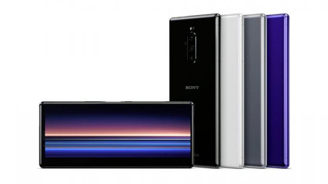 <b>Sony Xperia 1 debutează la precomandă pe plan european, cu o pereche de căști premium cadou la pachet</b>Deși de la anunțul lui Sony Xperia 1 din cadrul târgului MWC 2019 au trecut câteva luni bune, smartphone-ul de față încă nu este disponibil în magazine spre frustrarea fanilor care vor să și-l achiziționeze. Vestea bună este 