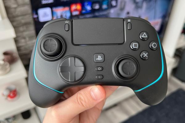 RAZER Wolverine V2 Pro Review: Controller-ul gamerului competitiv care vrea extra butoane, click-uri ca de mouse, ideal pentru FPS-uri