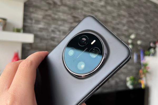HONOR Magic7 Pro: Camera şcolită în Hong Kong şi Slovenia vede acum Peleşul, Opera Braşov, Poiana