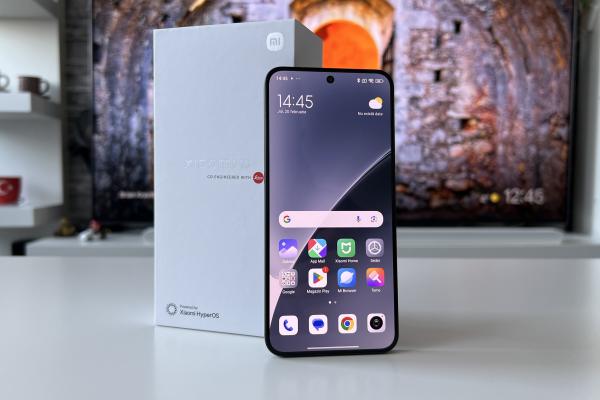 Xiaomi 15 Unboxing: mic, cu MEGA baterie, design tributar predecesorului, plusuri la AI şi Leica 