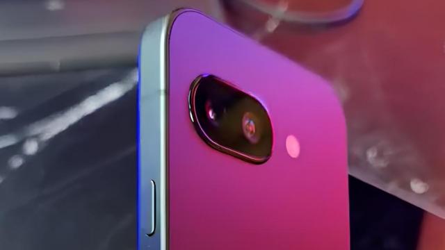 <b>Pixel 9a renunță la stilul flagship-urilor Google; Primele imagini nu sunt foarte convingătoare</b>Google Pixel 9a a apărut din nou în leak-uri, de data aceasta într-un videoclip hands-on care confirmă câteva detalii importante despre design și construcție. Telefonul pare să fie mai minimalist decât modelele anterioare, dar nu în sensul premium la...