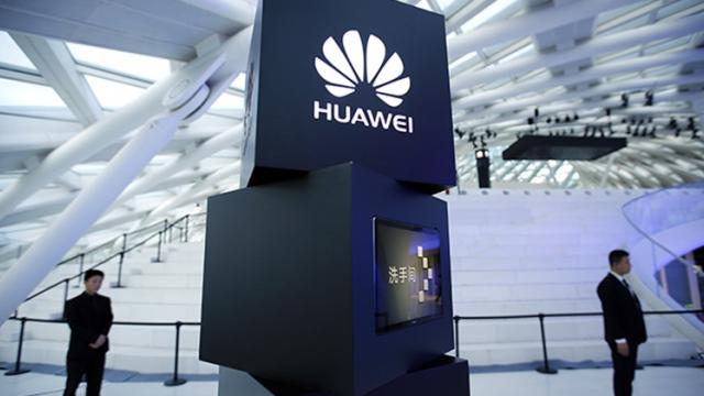 <b>Huawei creşte bugetul de cercetare şi dezvoltare la 15-20 de miliarde de dolari pe 2018</b>Astăzi Huawei a anunțat o creștere a bugetului asociat proiectelor de cercetare-dezvoltare, buget ce ajunge la o sumă aproximativă e 15 - 20 miliarde de dolari pe anul 2018. Compania chineză va lucra la tot soiul de proiecte ale viitorului