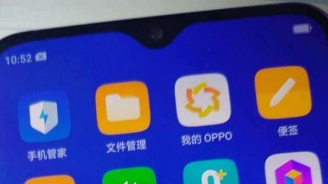 <b>Și Oppo R17 va sosi cu un mic decupaj frontal asociat camerei selfie; Iată fotografii</b>După ce ieri descopeream cum se prezintă smartphone-urile Oppo F9 și F9 Pro la nivel de design prin intermediul unor materiale teaser, iată că astăzi aflăm că noua abordare de look va fi oferită și pe seria R17. Vedem fotografii care confirmă