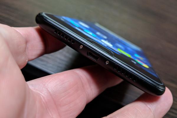 UHANS Max 2: Multimedia destul de generoasă, peste flagship-uri