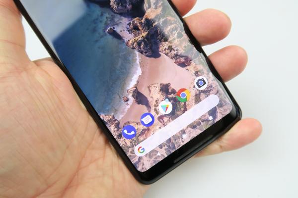 Google Pixel 2 XL: OS, UI, aplicaţii curate cu Google Assistant ca vedetă