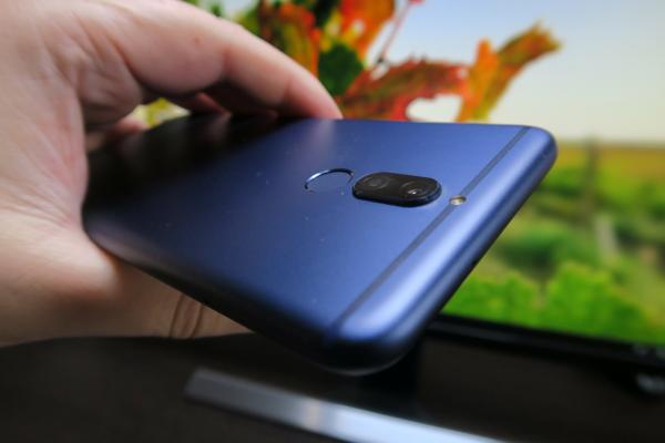 Huawei Mate 10 Lite: Design mai mult Like decât Lite