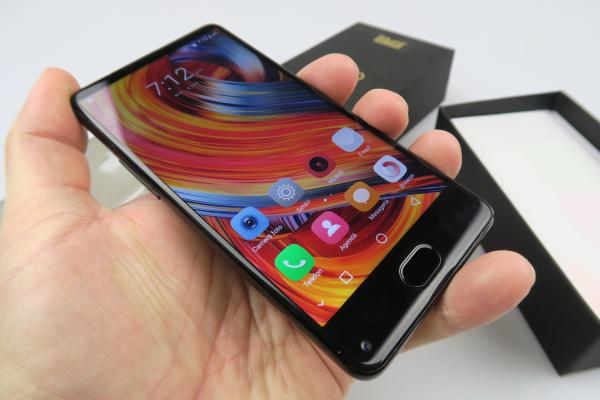 iHunt Hero Unboxing: telefon cu aspect frontal arătos, multe accesorii la pachet (Video)