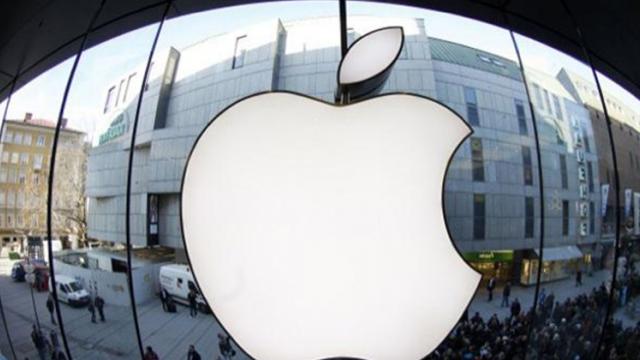 <b>Apple ar urma să devină prima companie estimată la 1 trilion de dolari în acest an</b>Acest început al anului vine și cu informații din partea analiștilor cu privire la Apple și mai precis la valoarea la care firma americană va fi estimată în acest an. Se aduce în discuție că firma condusă de Tim Cook va fi estimată la 
