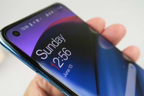 OnePlus Nord CE 5G: Display mai luminos decât cel de pe OnePlus Nord