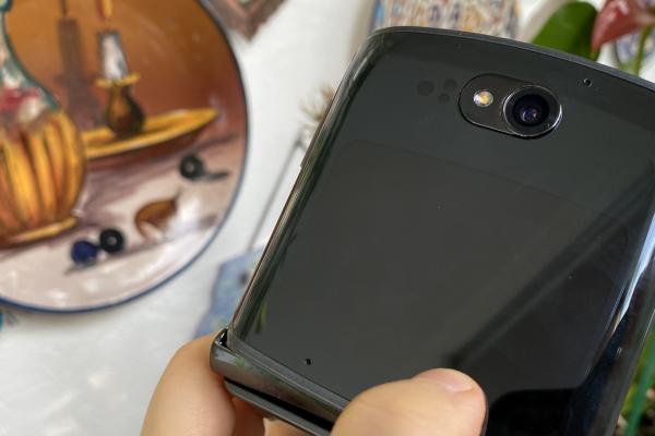Motorola RAZR 5G: Camera de telefon high midrange clasic, cu selfie de flagship