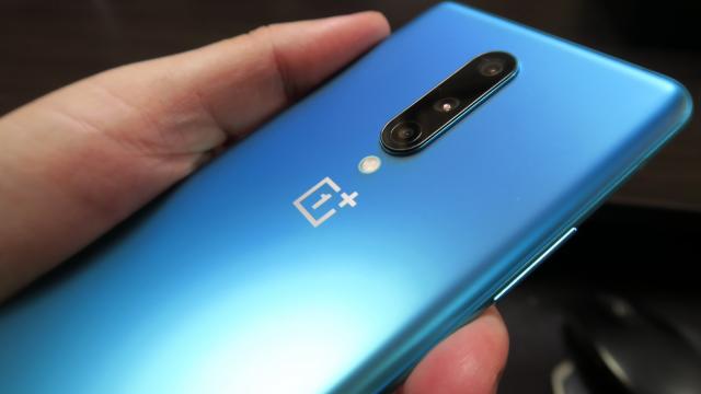 <b>OnePlus 8 și OnePlus 8 Pro primesc OxygenOS Open Beta 11 cu patch de securitate pe luna iunie și funcție screenshot AOD</b>Finalul de săptămână vine cu vești bune pentru posesorii de telefoane OnePlus 8 și OnePlus 8 Pro, asta pentru că dispozitivele de față tocmai ce au început să primească actualizarea de securitate pe luna iunie 2021