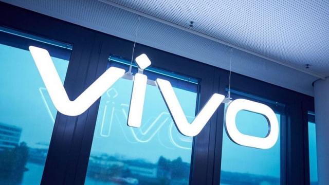 <b>Tableta Vivo Pad are numele înregistrat la Biroul European de Proprietăţi Intelectuale</b>Vivo e cu un pas mai aproape de lansarea primei sale tablete, mai ales acum că a înregistrat denumirea "Vivo Pad" la Biroul European de Proprietăţi Intelectuale. Acest Vivo Pad trebuia să vină încă de la începutul anului, dar în afara unei scăpări de schi