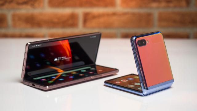 <b>Samsung Galaxy Z Fold 3 primește certificarea FCC care confirmă suportul pentru interacțiunea cu S Pen și tehnologia UWB</b>Potrivit ultimelor zvonuri ajunse în online cei de la Samsung pregătesc un eveniment special Unpacked pentru data de 3 august, zi în care sosesc noile smartphone-uri pliabile Galaxy Z Fold 3 și Galaxy Z Flip 3, această zi de 